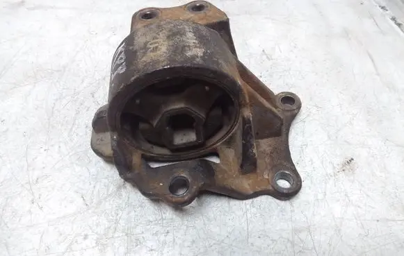 Hyundai Santa Fe Engine mount bracket 218322B200