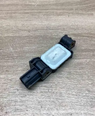 Audi A8 S8 D3 4E Airbag deployment crash/impact sensor 4B0959643D 011609