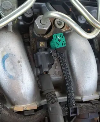 Peugeot 508 Fuel injector 9687454380