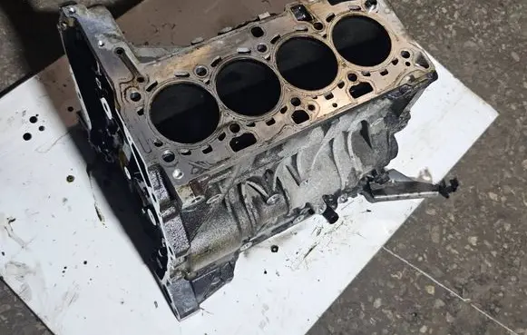 BMW 5 E60 E61 Engine block 7811138