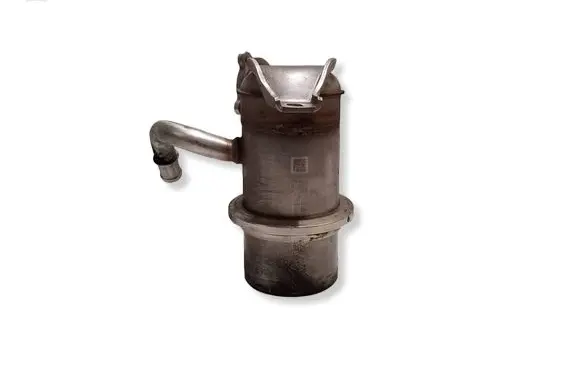 Audi Q3 8U EGR valve cooler 04L131512BQ HE640001