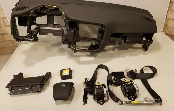 Mitsubishi Outlander Dashboard 7030A31653 8635A305 8000A51350
