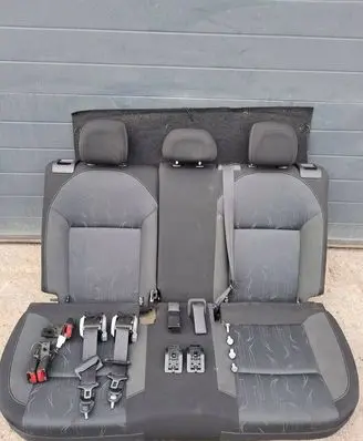 Citroen C4 II Second row seats 