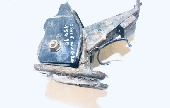 Mitsubishi Space Wagon Engine mount bracket