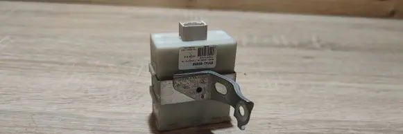 Toyota Avensis T250 Door central lock control unit/module 8974105050