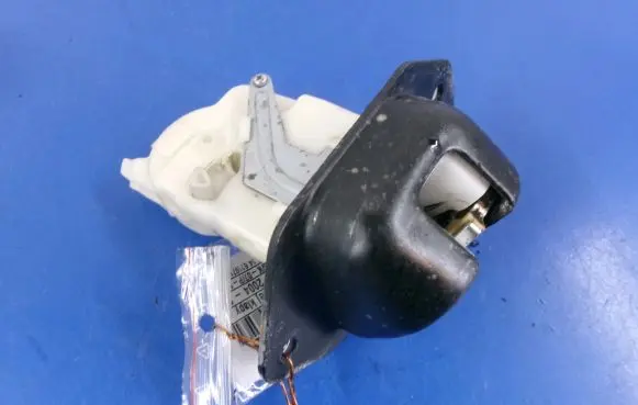 Nissan Tiida C11 Tailgate/trunk/boot lock/catch/latch
