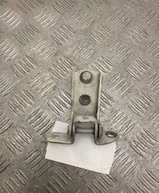 Toyota Land Cruiser (J150) Rear door lower hinge