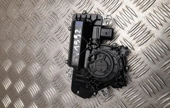 Volkswagen PASSAT B8 Tailgate/trunk/boot lift motor 3G0827887A