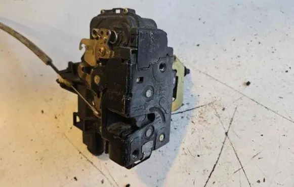 Audi A4 S4 B6 8E 8H Front door lock 4B1837015G
