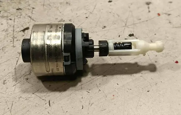 Audi Q7 4M Headlight level adjustment motor PL35L024ULB 89022080