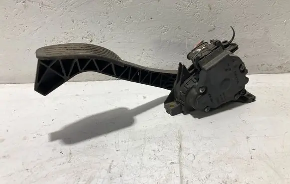 Volvo S70 V70 V70 XC Accelerator throttle pedal 9209745