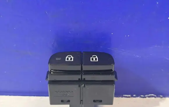 Polestar 2 Central locking switch button 32256749