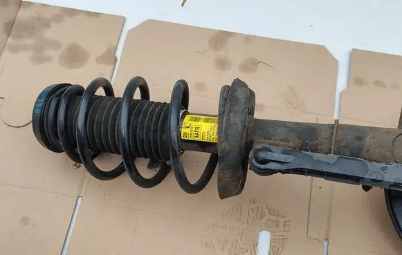 Chevrolet Orlando Front shock absorber with coil spring