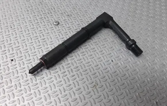 Nissan Almera Tino Fuel injector