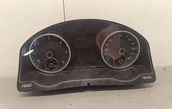 Volkswagen Tiguan Speedometer (instrument cluster) 5N0920983A 011015