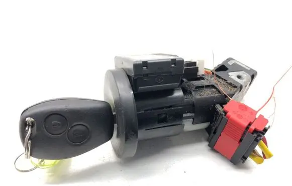 Renault Master III Ignition lock N0504868