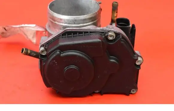 Volkswagen Golf IV Throttle body valve 06A133064M