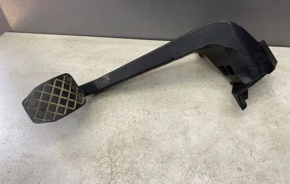 Audi A4 S4 B7 8E 8H Clutch pedal 8E1721316