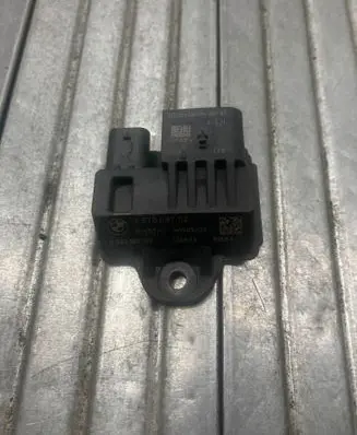 BMW 3 F30 F35 F31 Glow plug pre-heat relay 8570087 120823 0522120103