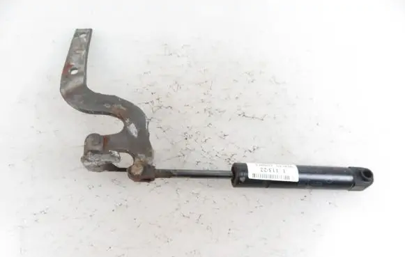 Mercedes-Benz E W124 Shock absorber/damper mounting bracket 1247430251 1249800164