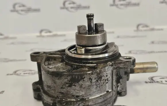 Mercedes-Benz C W203 Vacuum pump A64623065