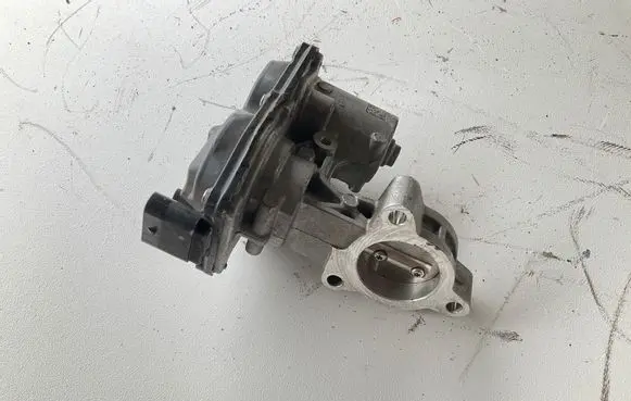 BMW 5 G30 G31 G38 EGR valve 8576810 7062318