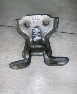 KIA Sorento Rear door lower hinge