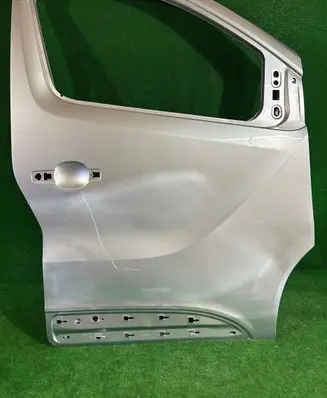 Renault Trafic III (X82) Front door 801529625R
