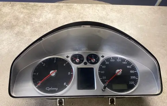 Speedometer (instrument cluster)