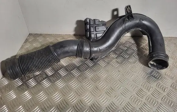 Renault Trafic III (X82) Air intake duct part 165755972R 93451664