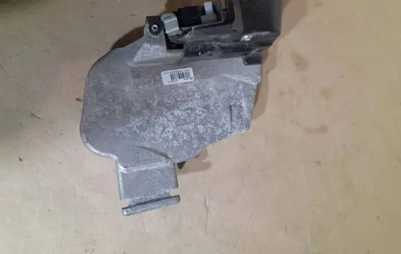 Volvo V50 Front door lock 240015103