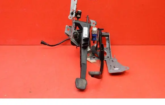 Ford Grand C-MAX Accelerator throttle pedal AV617B633AC