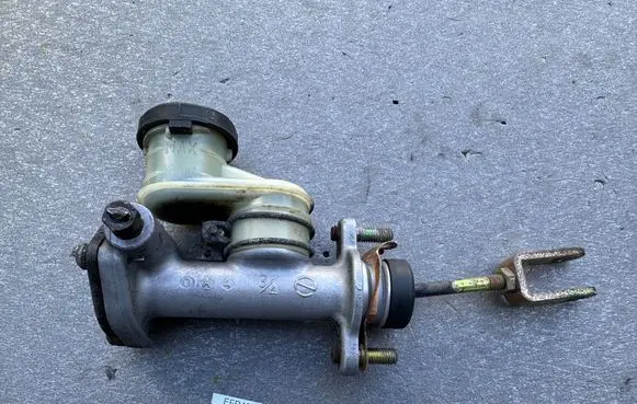Opel Frontera B Clutch master cylinder 97203294