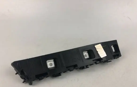 Rear bumper mounting bracket