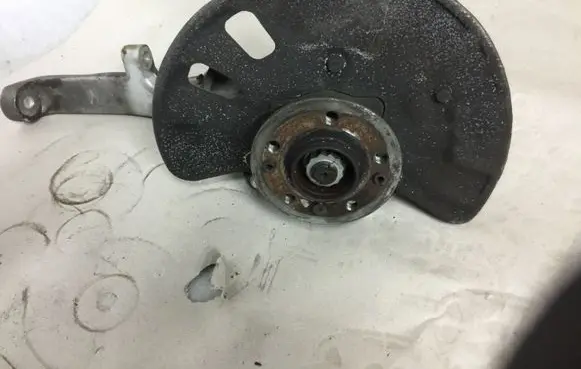 Mercedes-Benz GLE AMG (W166 - C292) Front wheel hub spindle knuckle 16610
