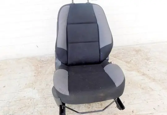Peugeot 207 Front passenger seat 56475745 188211