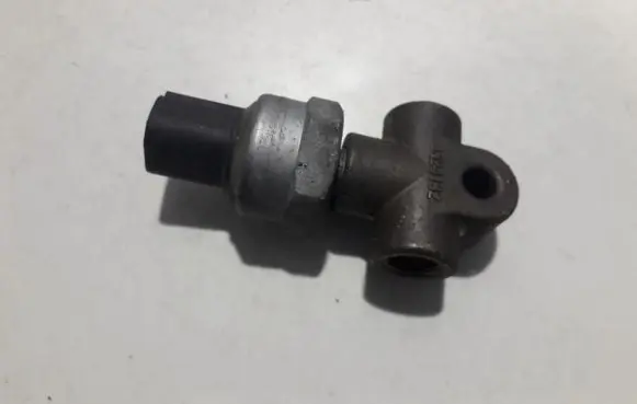 Volvo V70 Brake power pressure regulator 3524132