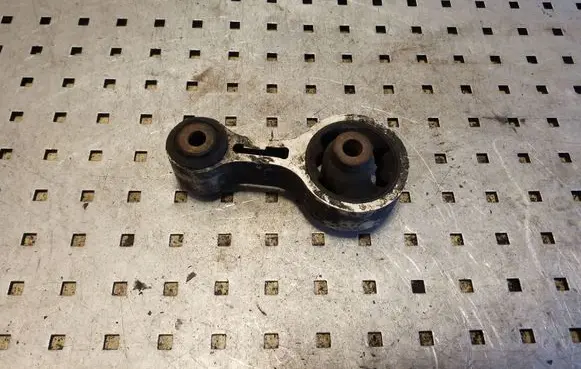 Mazda 6 Engine mount bracket