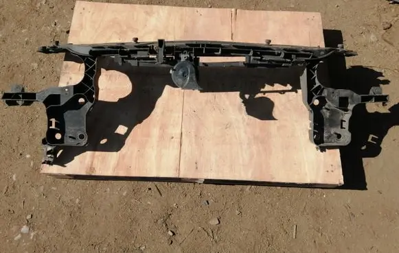 Renault Megane II Radiator support slam panel 