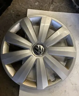 Volkswagen PASSAT B7 R16 wheel hub/cap/trim 3AA601147