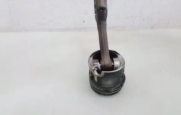 Skoda Octavia Mk2 (1Z) Piston with connecting rod