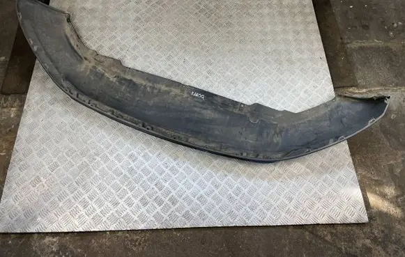 Front bumper lip