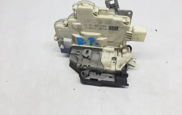 Volkswagen PASSAT B7 Front door lock 3C1837016A