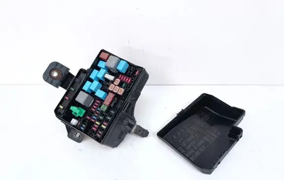 Toyota Prius c Fuse box set 8266252740 7517YA1