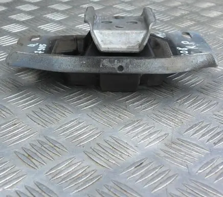 Peugeot 308 Engine mount bracket