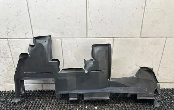 Audi Q5 SQ5 Intercooler air guide/duct channel 8R0121284H