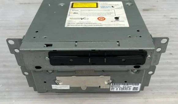 BMW 7 F01 F02 F03 F04 Navigation unit CD/DVD player 0730876 9228915 001CD70D3381