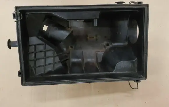 Volkswagen Golf II Air filter box cover 027133837