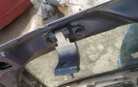 Volkswagen Golf IV Tailgate/trunk/boot hinge