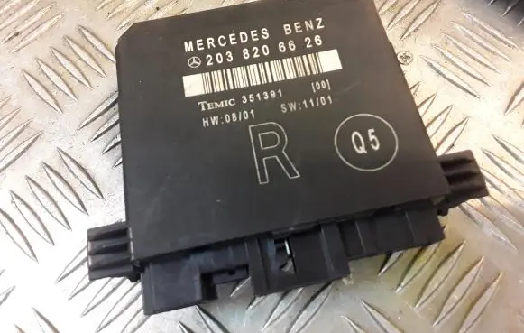 Mercedes-Benz C W203 Door control unit/module 2038206626 A2038206626